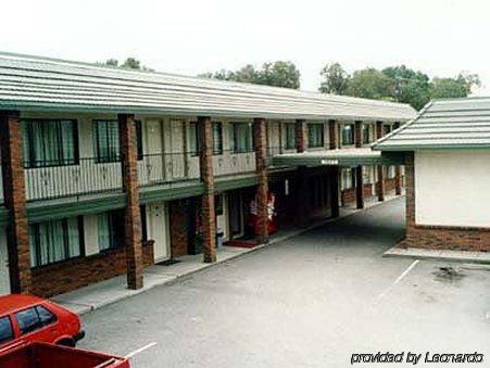קלונה North Pointe Inn And Suites מראה חיצוני תמונה