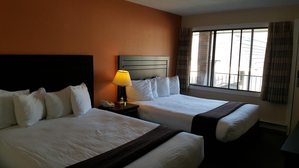 קלונה North Pointe Inn And Suites מראה חיצוני תמונה