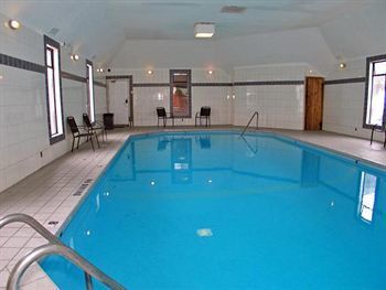 קלונה North Pointe Inn And Suites מראה חיצוני תמונה