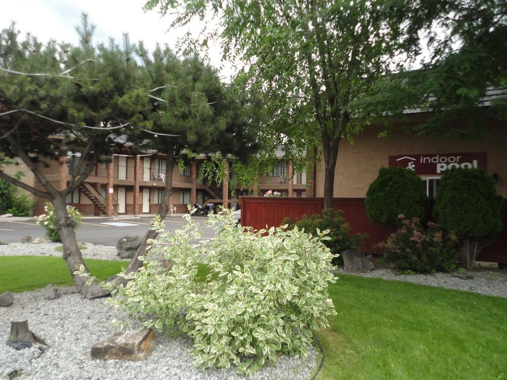 קלונה North Pointe Inn And Suites מראה חיצוני תמונה