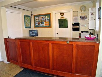 קלונה North Pointe Inn And Suites מראה חיצוני תמונה